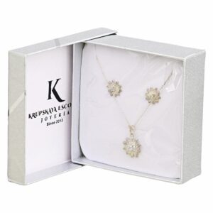Collar Y Aretes Para Dama Flor De Circones Blancos KRUPSKAYA ESCOBAR 2 Piezas