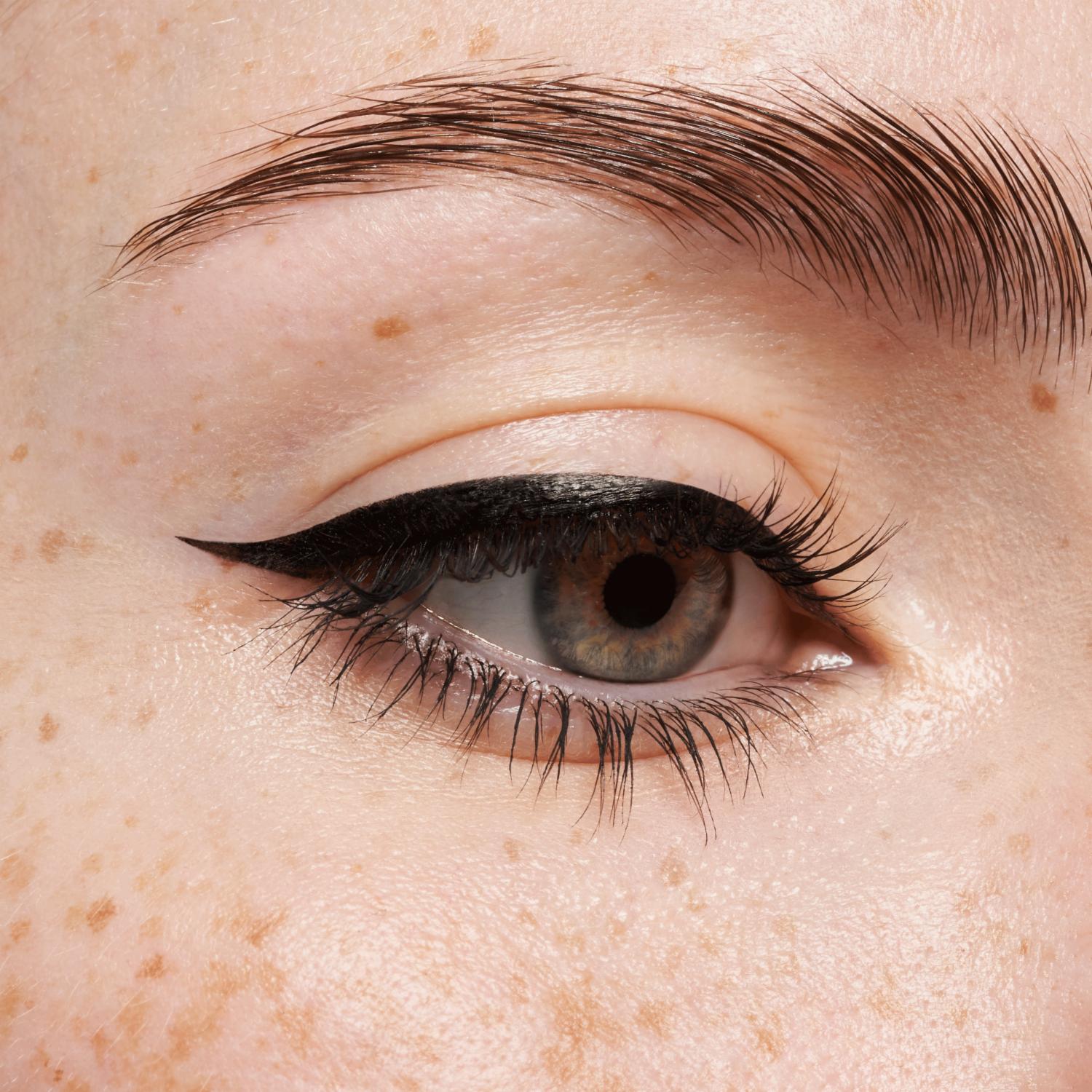 Delineador De Ojos Líquido Calligraph Pro Precise 24H Mate CATRICE 1.2 Ml - Imagen 2