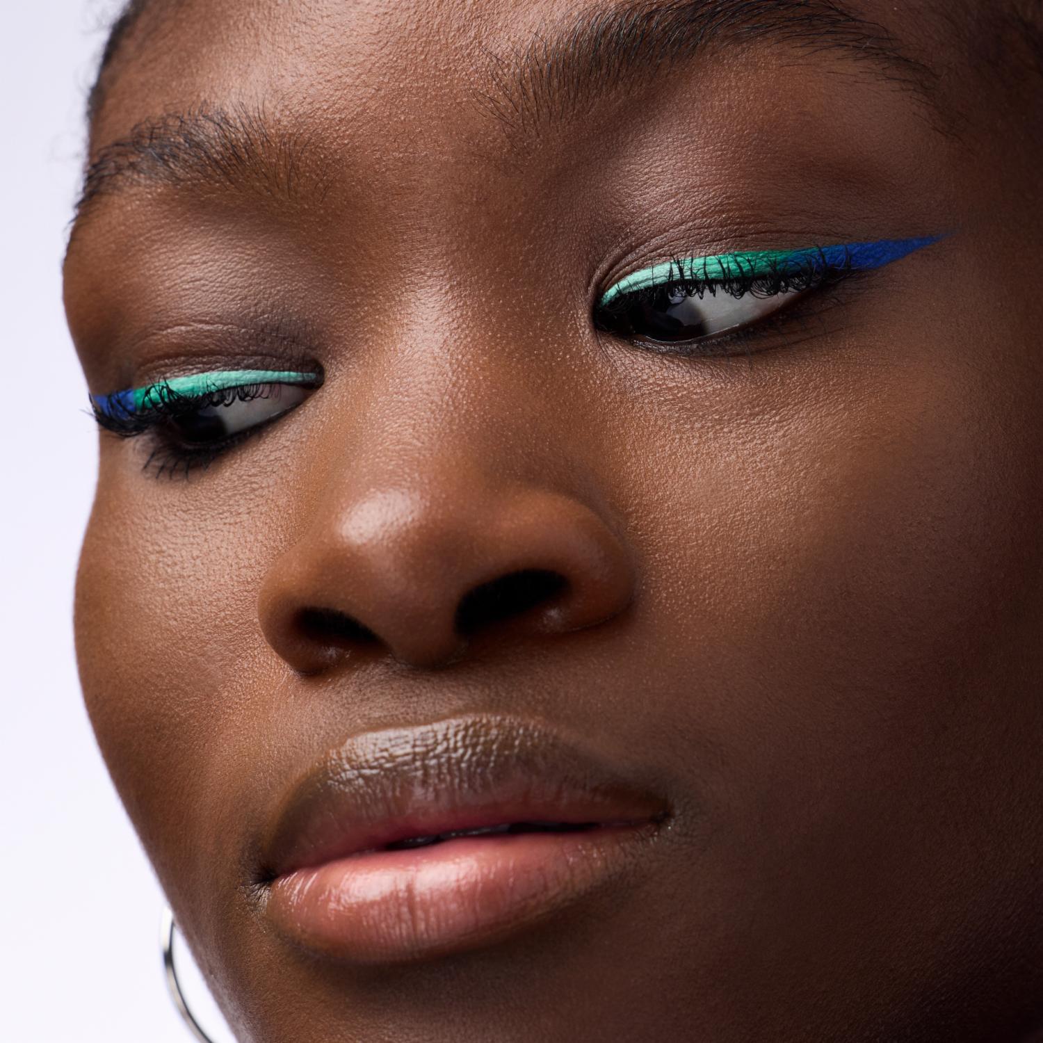 Delineadores De Ojos En Paleta Matte Water-Activated CATRICE 8.5 G - Imagen 2